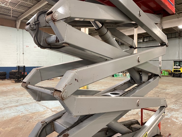 #5553-•-skyjack-sj226-scissor-lift-image-42