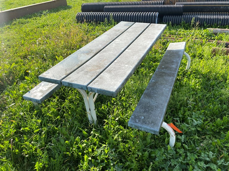 #1632-•-picnic-table-image-2