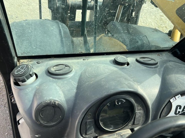 #102-•-2015-cat-th225c-telehandler-image-14