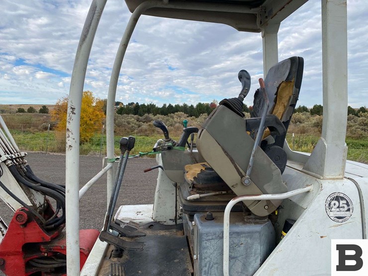 takeuchi-tb135-image-30