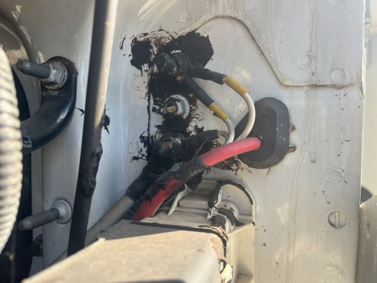 2011-international-7600-image-15