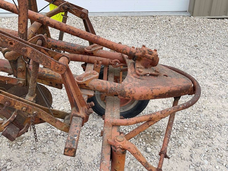 allis-chalmers-model-g-tractor-w/-implements-image-11