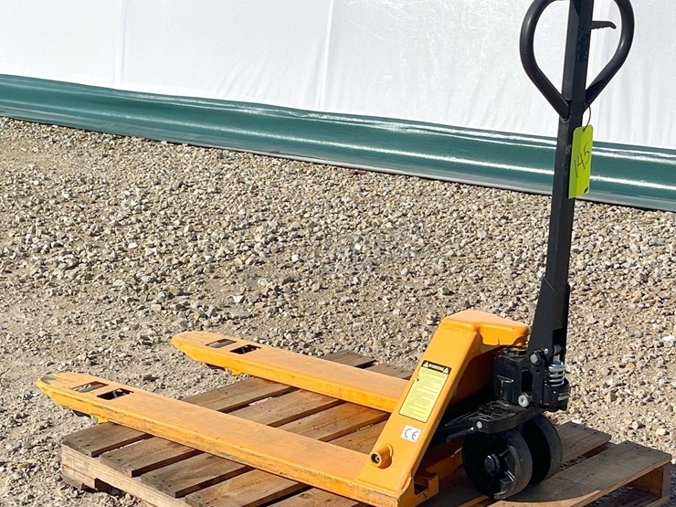 u-line-h-1043-5,500-lb.-pallet-jack-image-3