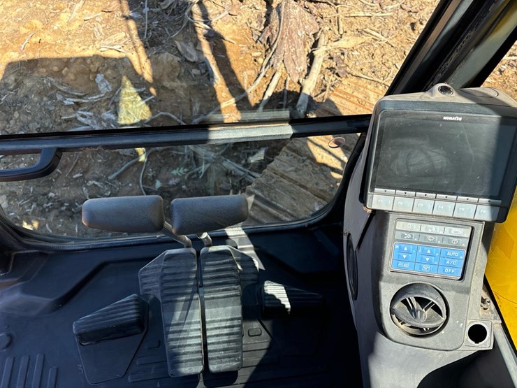 2014-komatsu-pc210-lc-10-image-30