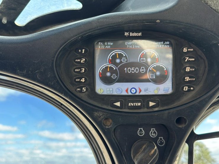 2020-bobcat-t870-image-38