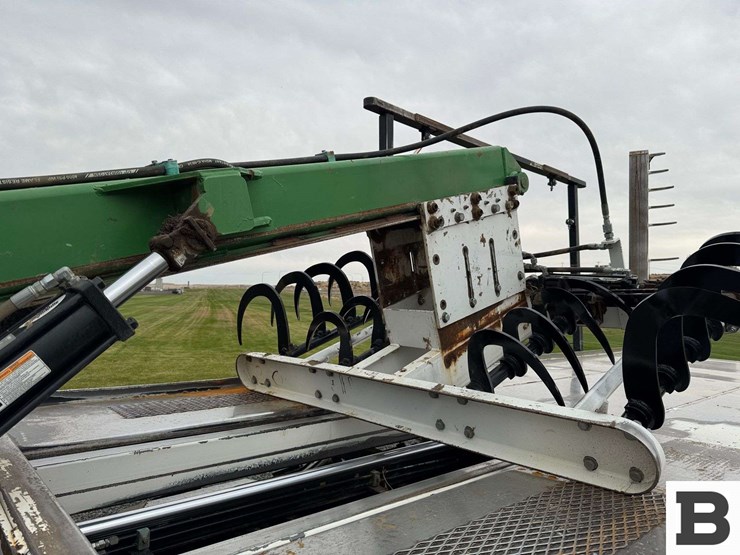 2013-peterbilt-348-image-15