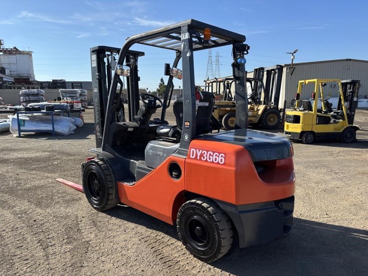 2015-toyota-8fdu30-image-4