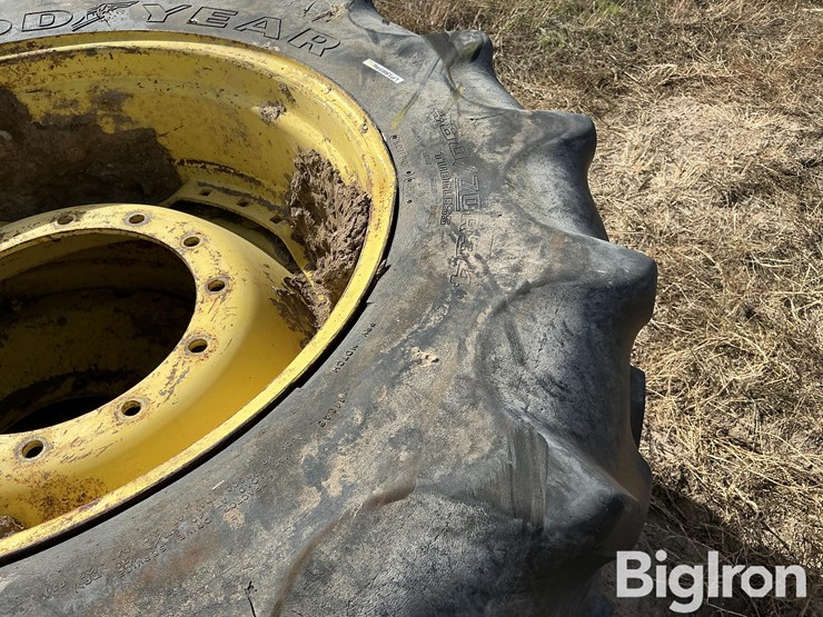 john-deere-8235r-image-16