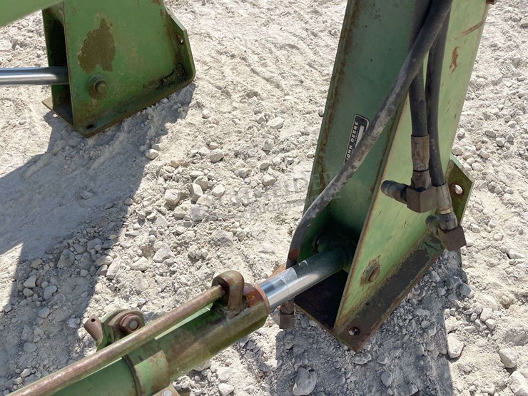 john-deere-148-image-15