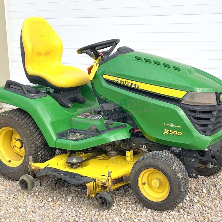 JOHN DEERE X590