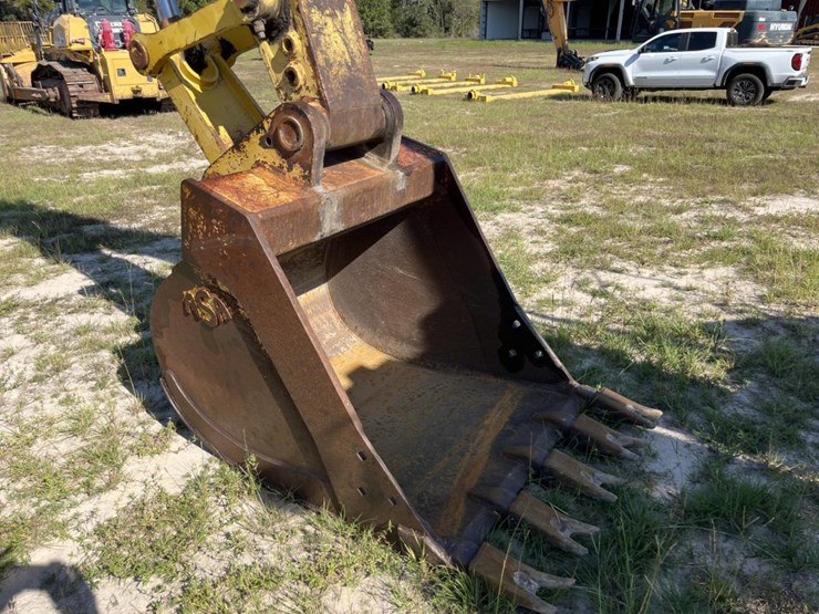 komatsu-pc228us-lc-image-10