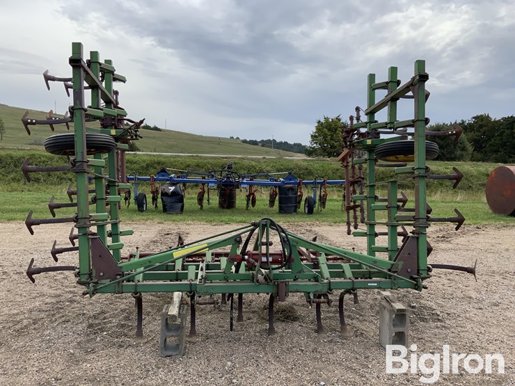 john-deere-1100-image-2