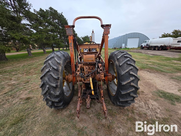 1965-minneapolis-moline-m670-image-6