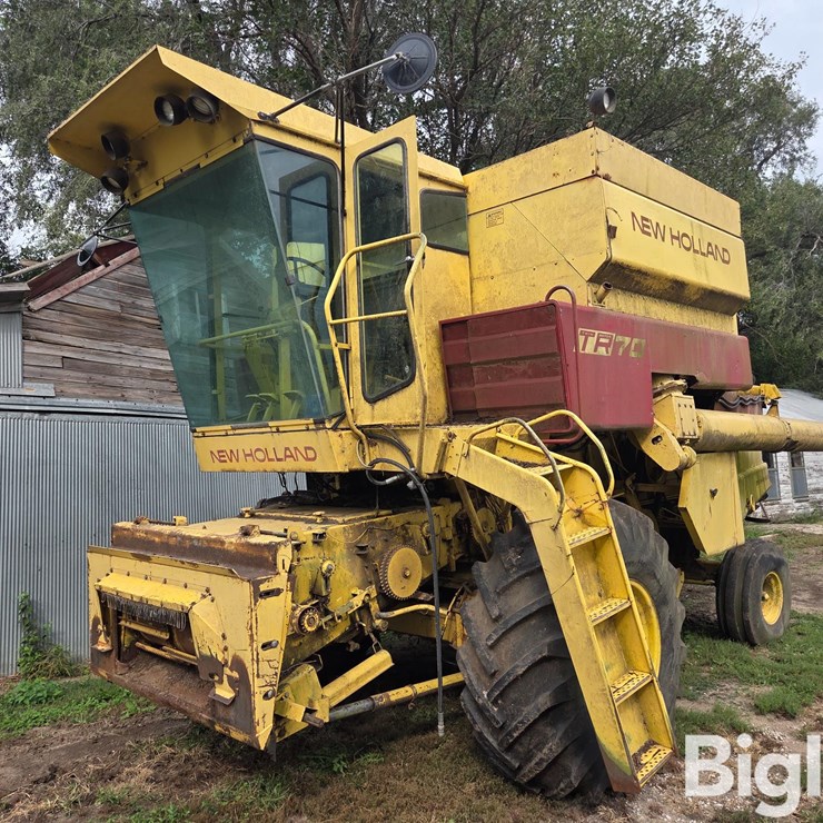 1977 NEW HOLLAND TR70