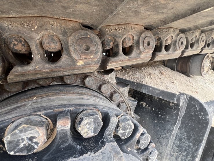 2021-caterpillar-395-image-26