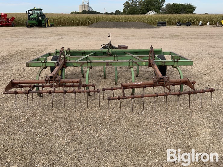 john-deere-100-image-6