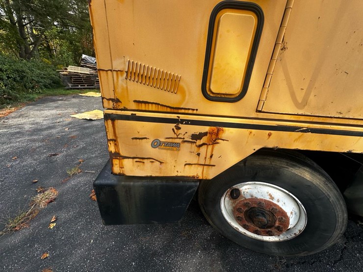 #139-•-ottawa-spotter-truck-image-9