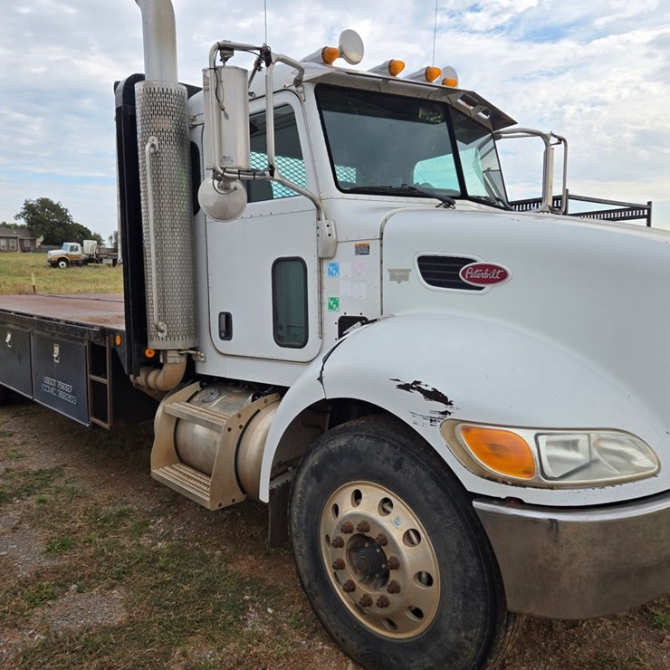 PETERBILT 335
