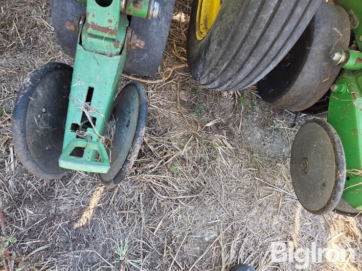 john-deere-7200-image-16