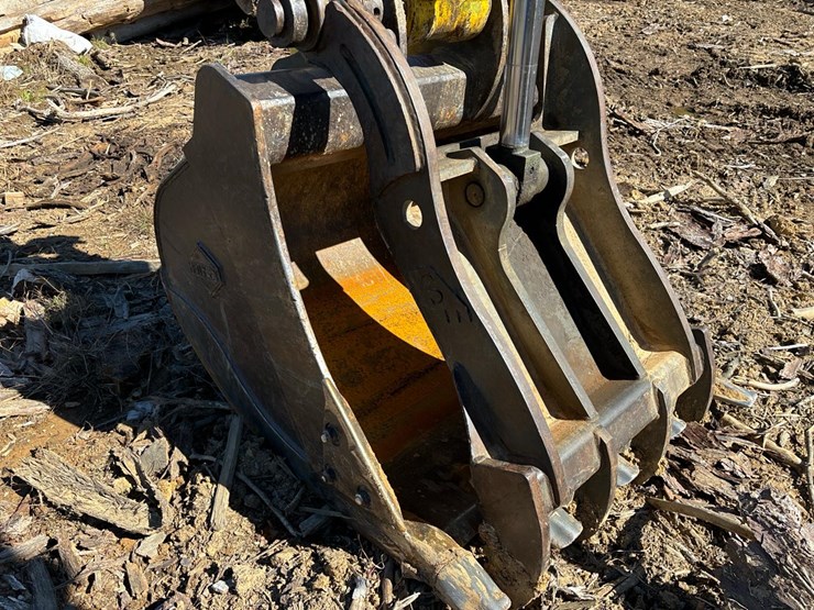 2014-komatsu-pc210-lc-10-image-21