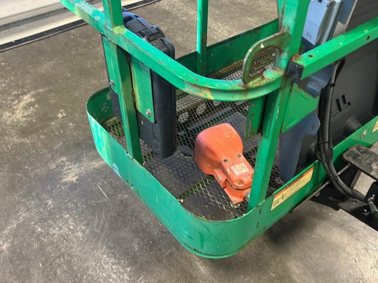 2017-jlg-e400a-image-30