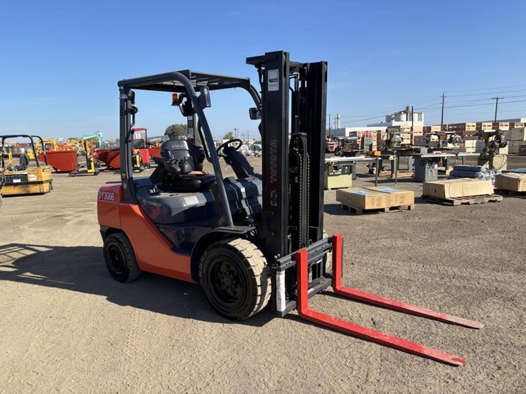 2015-toyota-8fdu30-image-2