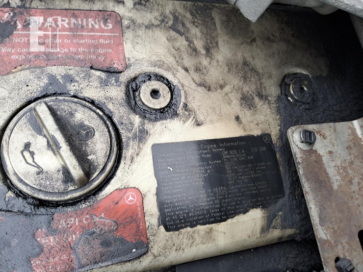 2006-freightliner-business-class-m2-106-image-10