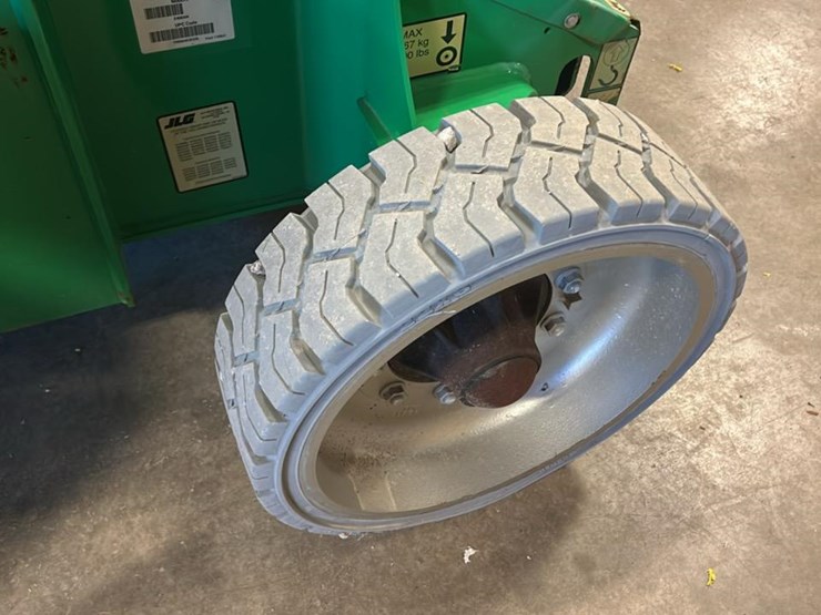 2017-jlg-e400a-image-37