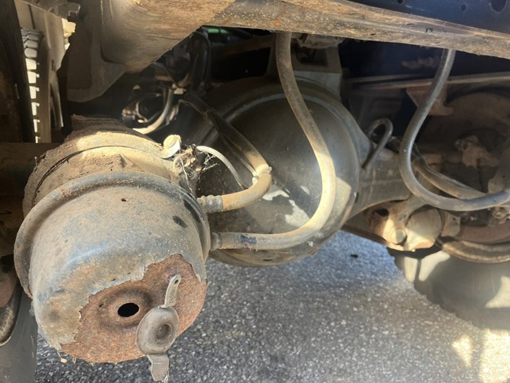 2011-international-7600-image-104