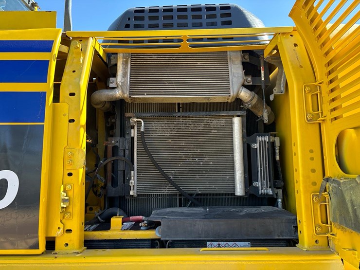 2014-komatsu-pc210-lc-10-image-32