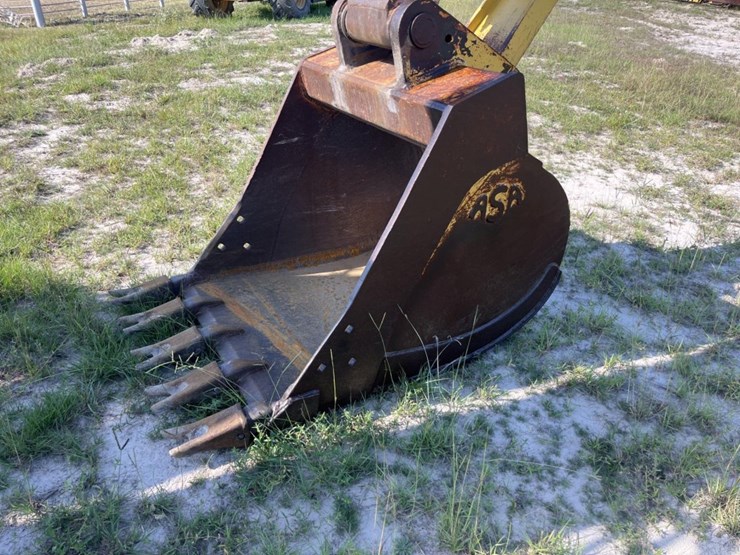 komatsu-pc228us-lc-image-12