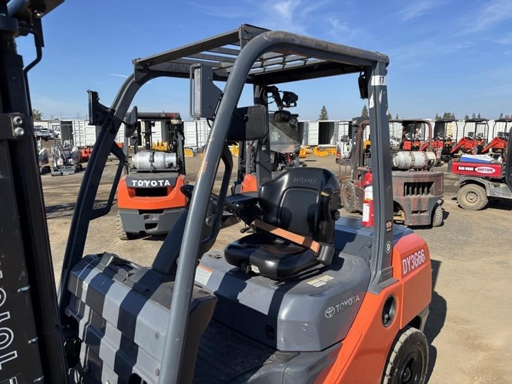 2015-toyota-8fdu30-image-15