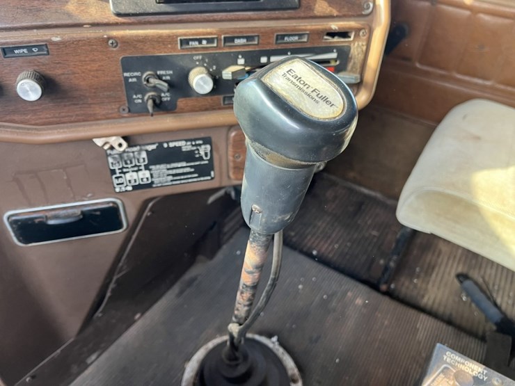 #5001-•-1988-freightliner-mb80-tandem-axle-dump-truck-image-49