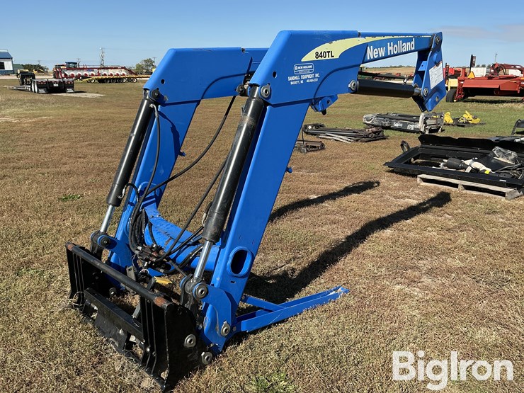 new-holland-840tl-image-1