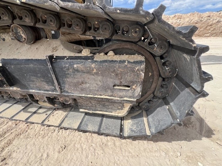 2021-caterpillar-395-image-33