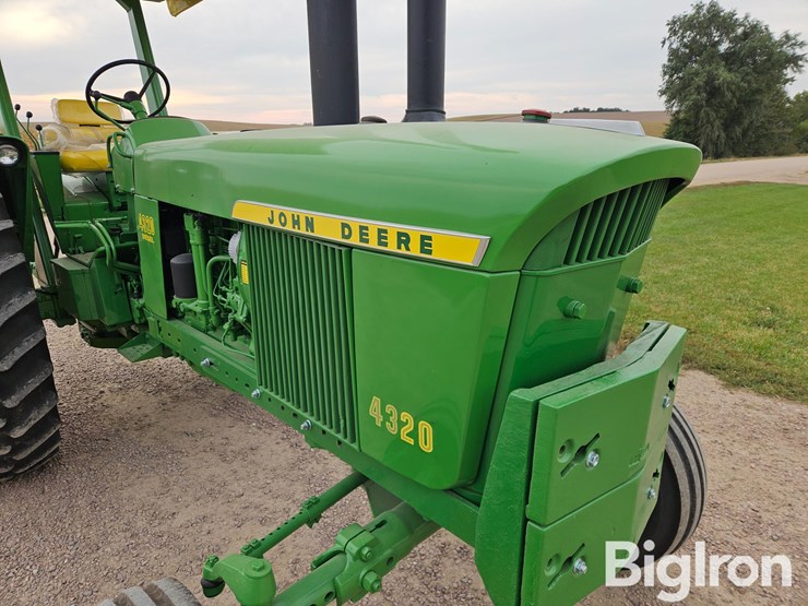 1972-john-deere-4320-image-16