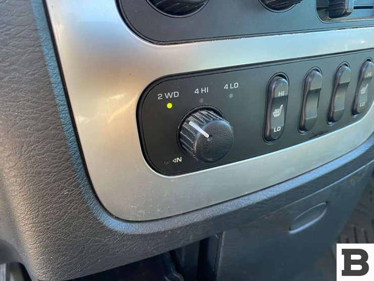 2004-dodge-ram-3500-image-33