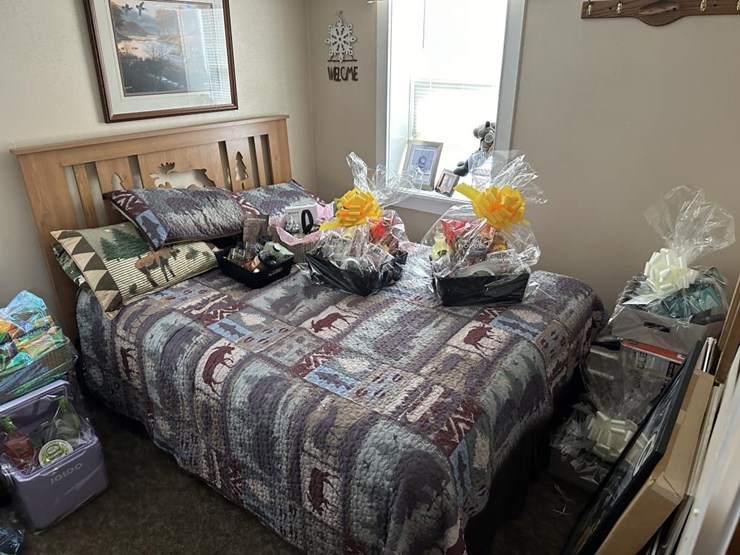 #100-•-waterfront-pub-with-4-bed/2-bath-apartment-image-92