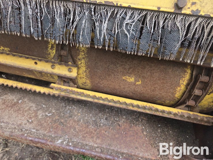 1977-new-holland-tr70-image-18