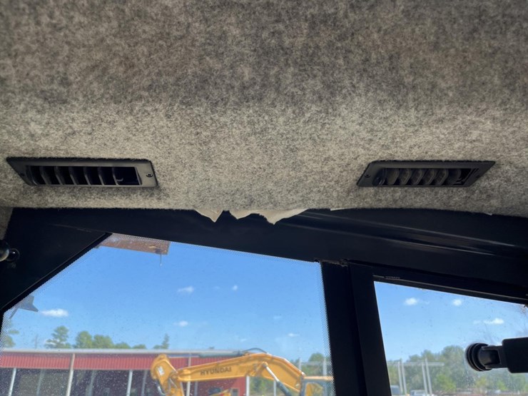 john-deere-1050-image-70