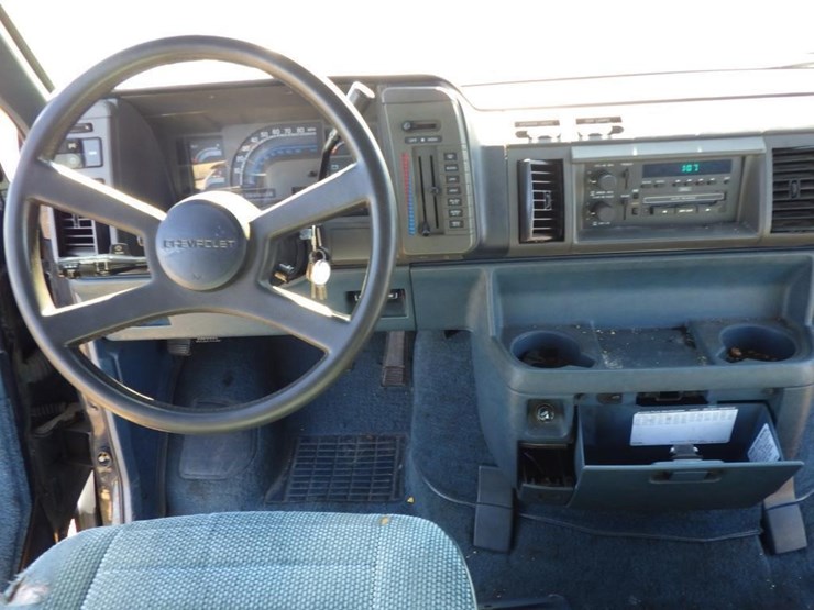 1990-chevrolet-astro-image-8
