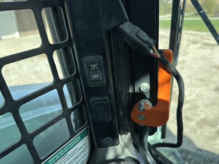 2020-bobcat-t870-image-32