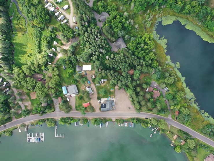 #100-•-waterfront-pub-with-4-bed/2-bath-apartment-image-141