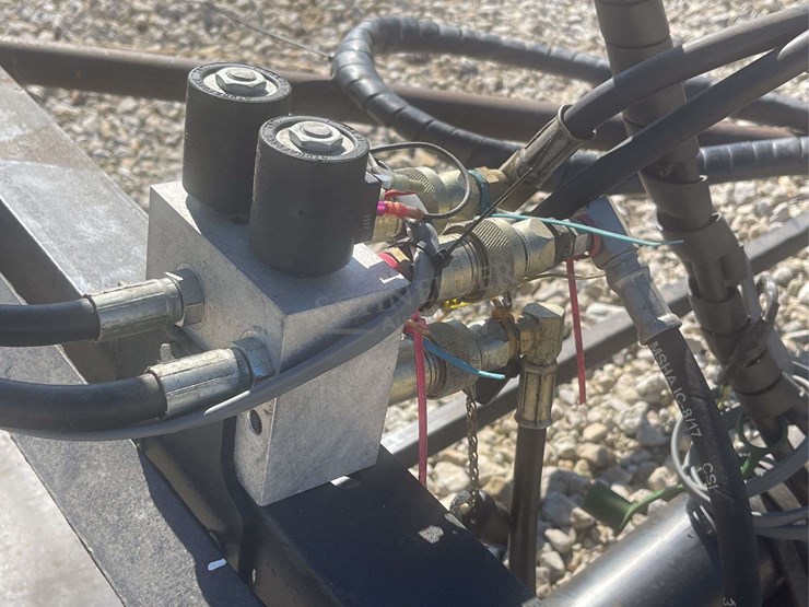 skid-steer-hydraulic-rotating-high-reach-tree-shear,-from-the-estate-of-dr.-ken-buchmann-image-13