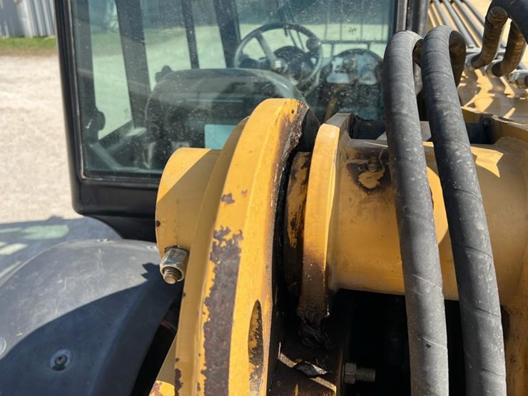 #102-•-2015-cat-th225c-telehandler-image-36