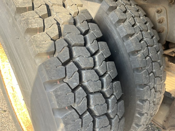 2011-international-7600-image-134