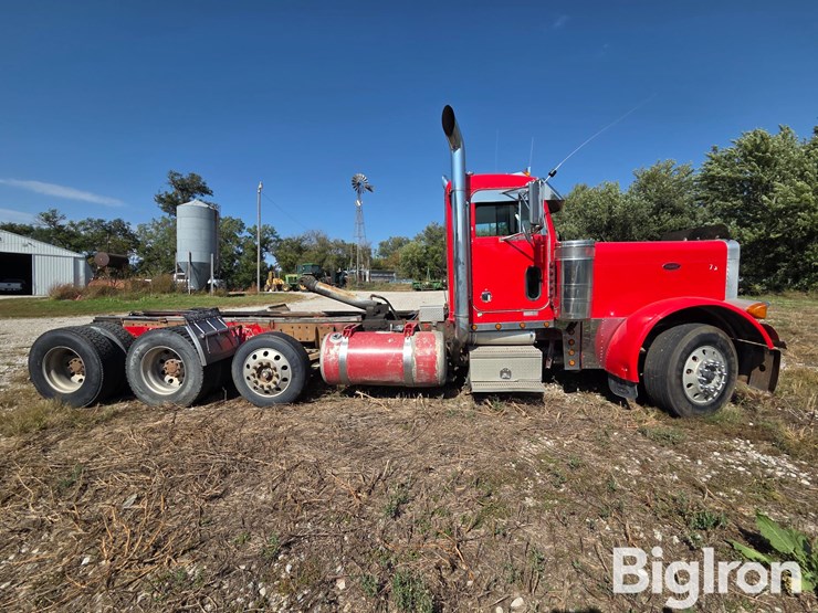 2001-peterbilt-379-image-4
