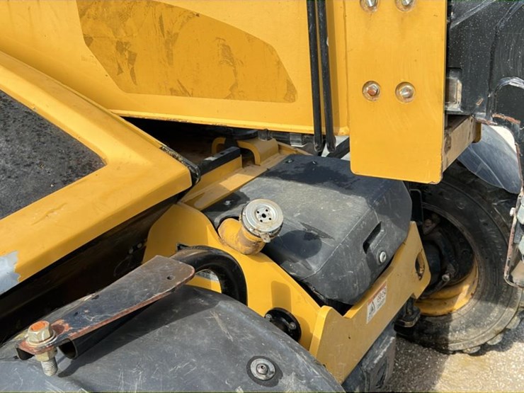 #102-•-2015-cat-th225c-telehandler-image-21