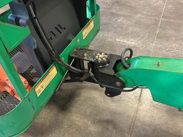 2017-jlg-e400a-image-32