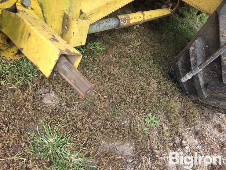 1977-new-holland-tr70-image-17